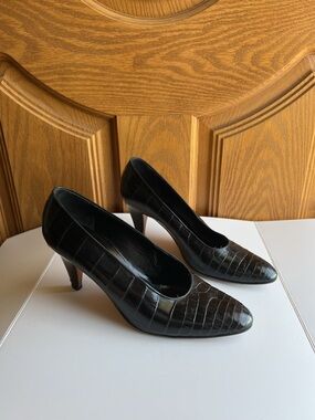 Bottega Veneta Croc Embossed Pointed Toe Pumps Black Block Heel Vintage Classic